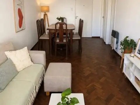 Departamento de 2 dormitorios Tucuman al 1000 al frente con balcon