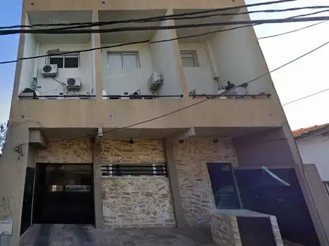 Depto. 2 ambientes tipo loft con espacio guardacoche.