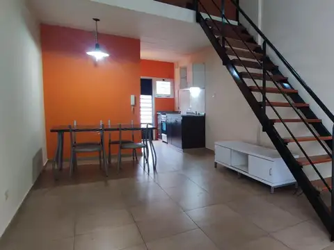 OPORTUNIDAD! 2 ambientes tipo loft con espacio guardacoche.