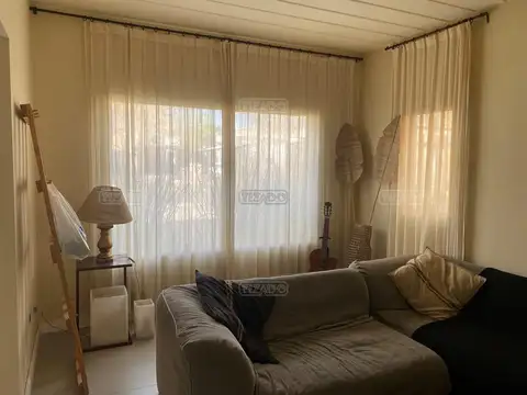 Casa 6 ambientes con 4 baños