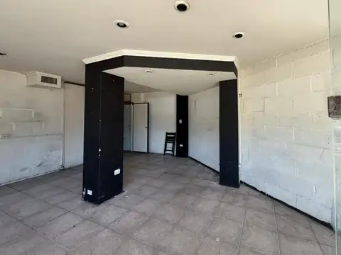 Local en Villa Luro en Rivadavia esq Escalada