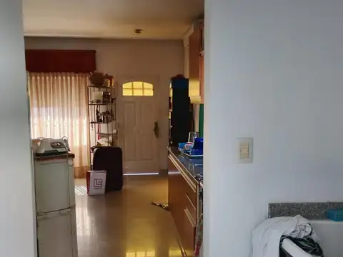 Casa en Alquiler con 2 cocheras