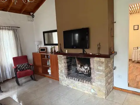 Casa 3 ambientes con 2 baños