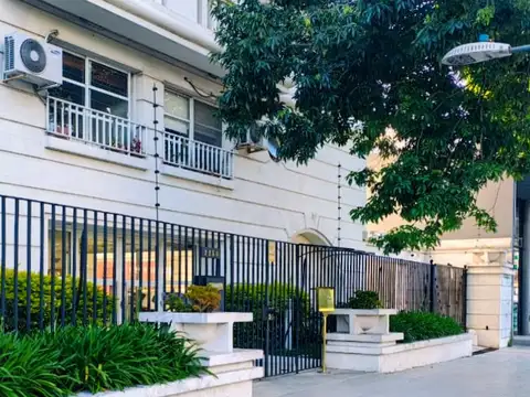 En venta | 2 Ambientes en Piso Alto con Balcón y Vista Abierta | Muy Luminoso | Beccar