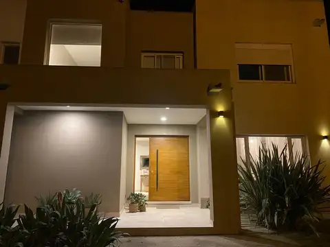Casa en Alquiler de 4 dormitorios