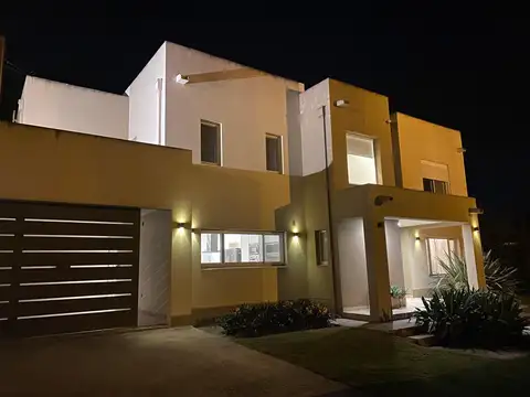CASA EN VENTA  ALQUILER  San Lorenzo