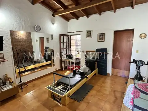 Casa 5 ambientes con 2 baños