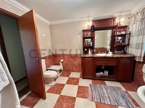 Casa 6 ambientes con 3 baños