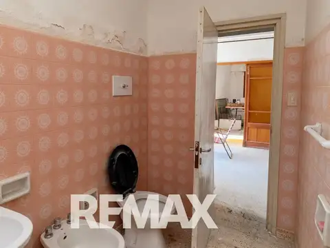 Casa 8 ambientes con 2 baños