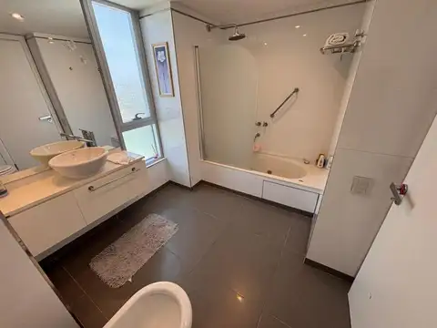 SEMIPISO CINCO AMBIENTES VISTA AL MAR, AL GOLF Y CIUDAD.