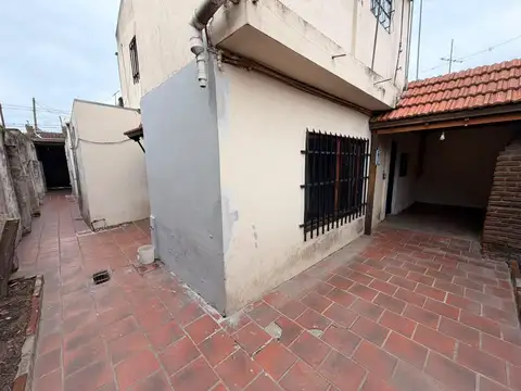 Casa 4 ambientes con 1 baño