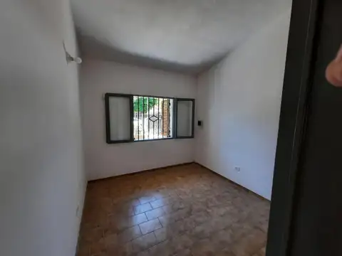 Casa 6 ambientes con 1 baño