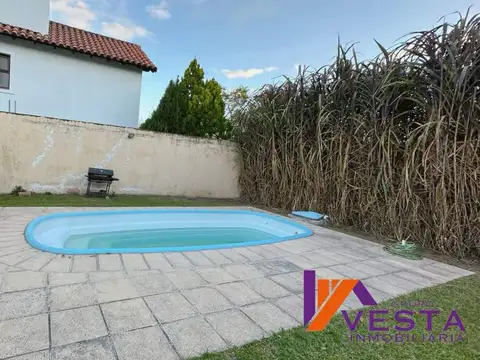Casa 6 ambientes con 2 baños