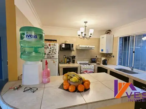 Casa en Venta con 4 cocheras