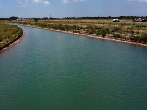 Lote 745m2 a laguna en venta, Damasia al Sur