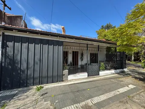 CASA 3 AMBIENTES CON COCHERA PATIO Y TERRAZA