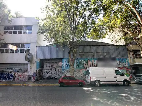 Terreno  con un importante frente ubicado  en el barrio de Almagro soibre la calle Bartolome Mitre