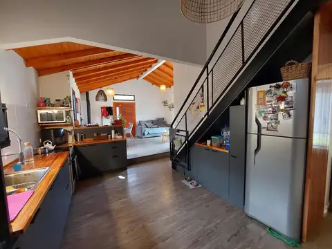 Venta-Villa Udaondo-2 dormitorios-escritorio-jardín/pileta.