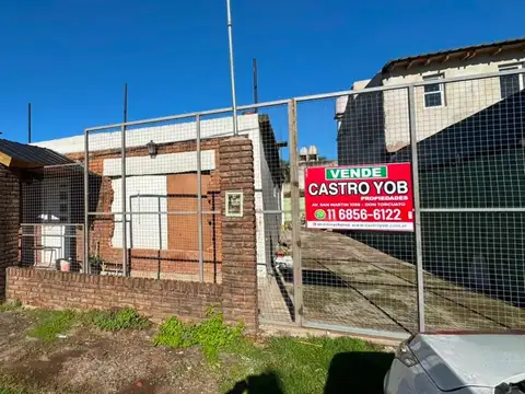 ¡SUPER OPORTUNIDAD! - Terreno con mejoras, ideal inversores