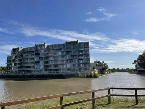 ESPECTACULAR 3 DORM EN PB AL AGUA 