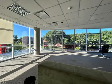 GRAN OFICINA DE 909 METROS MAS 10 COCHERAS VISTA AL RIO