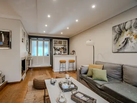 Casa en Alquiler con 2 cocheras