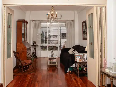 Venta 4 ambientes en Barrio Norte con balcón a la calle