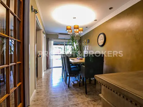 Casa 5 ambientes con 3 baños