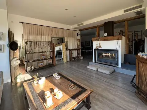 Casa 5 ambientes con 4 baños