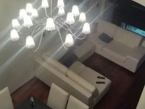 excelente departamento al frente con cochera