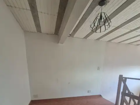 Departamento PH tipo Loft en alquiler  con balcón y terraza independiente en Caseros