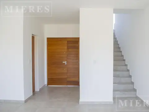 Casa en Alquiler en Pilar del Este - Santa Lucia, USD 1.200