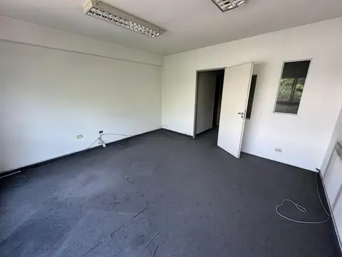 Oficina 4 ambientes con 1 baño