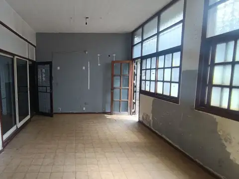 ALQUILER LOCAL EN MARTIN CORONADO CON `PATIO