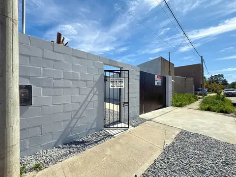 EN VENTA AMPLIO GALPÓN A ESTRENAR - TANDIL