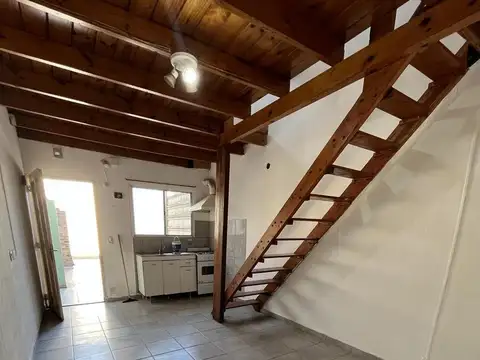 Depto Tipo Casa en Alquiler en Munro-Este, $ 580.000