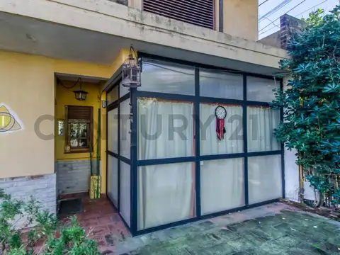 Casa en venta 3 dormitorios en City Bell 459 y 21d