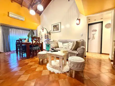 Casa 4 ambientes con 3 baños