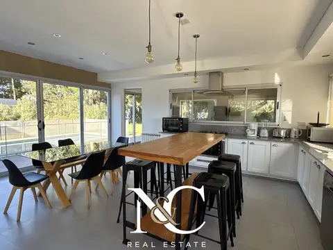 Casa 5 ambientes con 3 baños