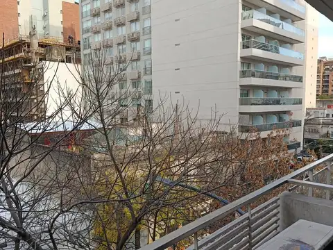 Departamento monoambiente a estrenar, al frente con balcón.