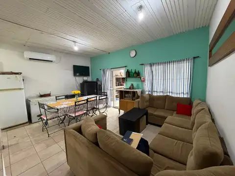 Casa 4 ambientes con 2 baños
