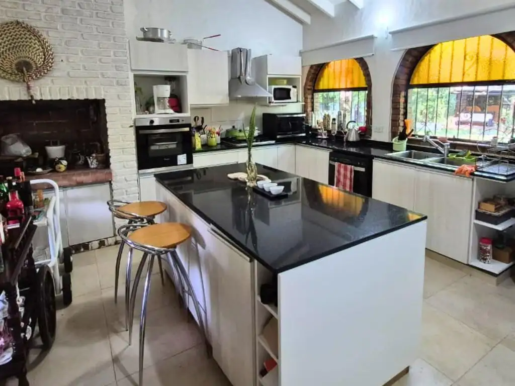 VENTA CASA PARQUE SAKURA – QUINTA CON PARQUE, PILETA Y PARRILLA