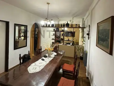 Casa en Venta con 4 cocheras