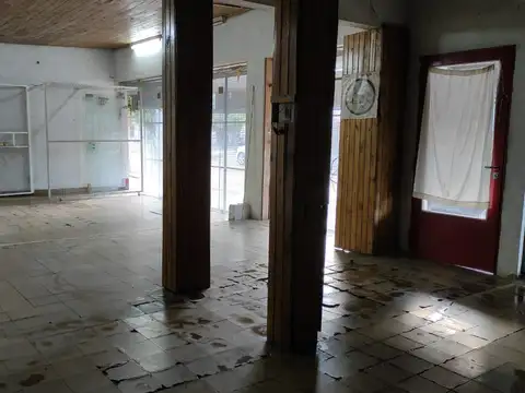 Casa y local comercial centro villa regina