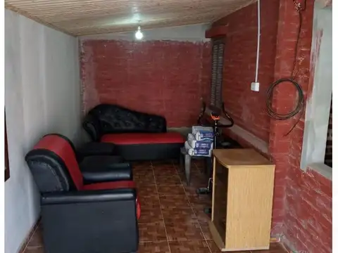 Casa 4 ambientes con 2 baños
