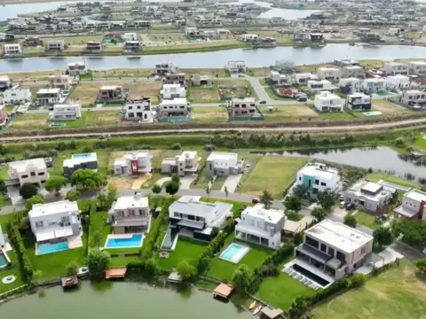 Terreno en Venta de 902,0 m2