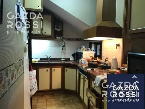 Casa 5 ambientes con 2 baños