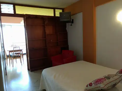 Excelente monoambiente frente al Mar y a 3 cuadras de la Peatonal.