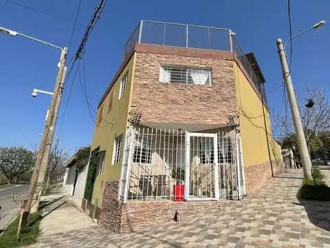 SE VENDE CASA 2 DORMITORIOS EN BARRIO SARMIENTO
