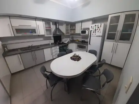 Casa 6 ambientes con 3 baños